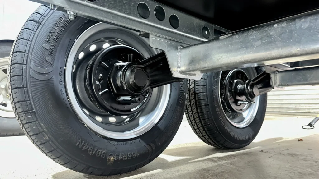 How Does the Right Trailer Spindle Improve Safety for Car Hauler Trailers?